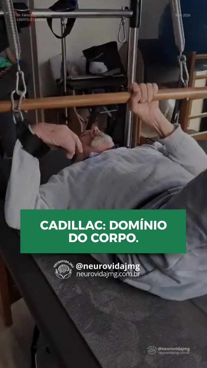 Exercício no Cadillac para força e integração corporal